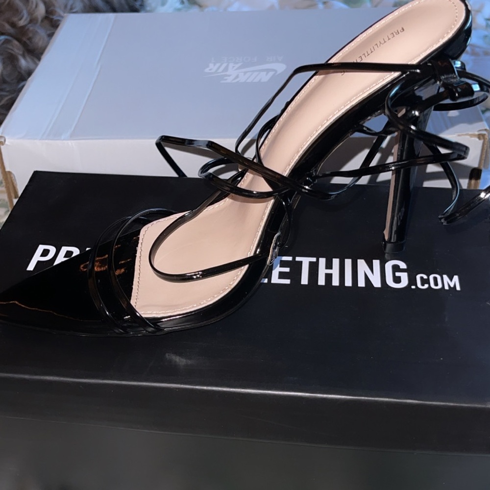 PRETTYLITTLETHINGS heel